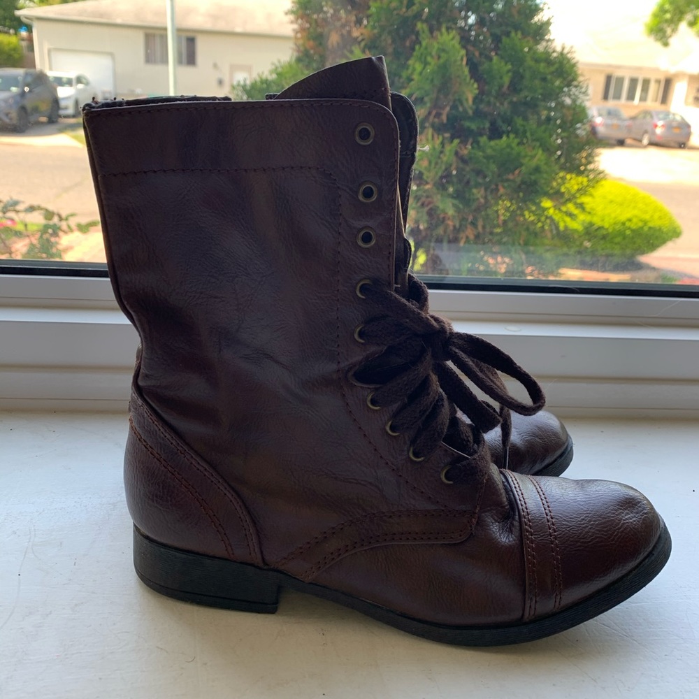 Combat boots